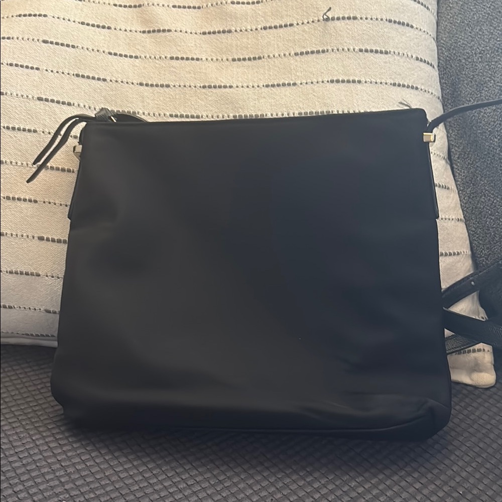 Kate Spade Black Crossbody Bag Sleek Minimalist Design - Picture 2 of 3